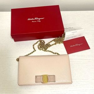Ferragamo Miss Vara Wallet On A Chain - New Bisque